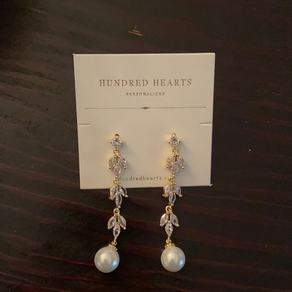 Dangly earnings gold backing with pearl drop
